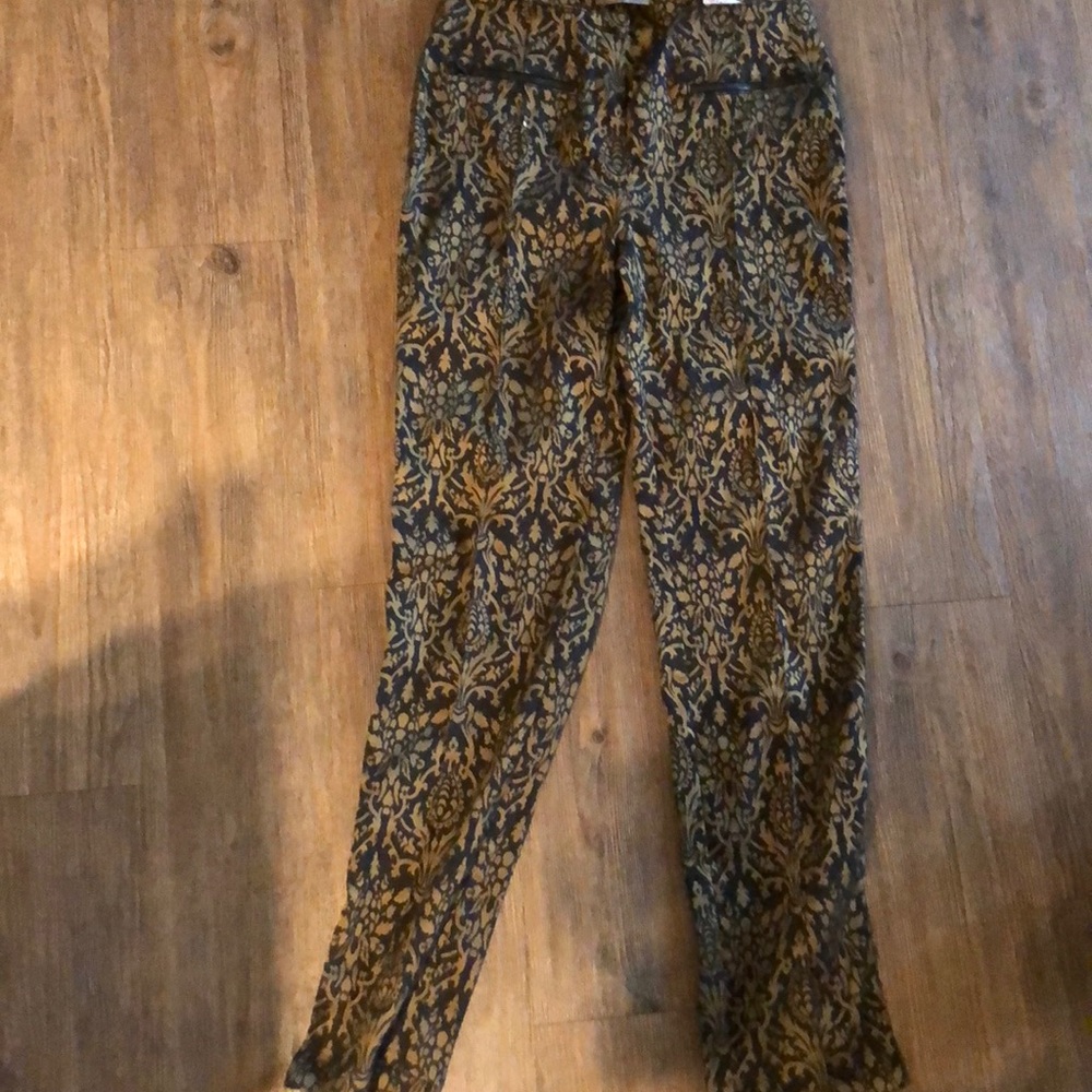 Designer Vanilia pants. Size 6 never worn.